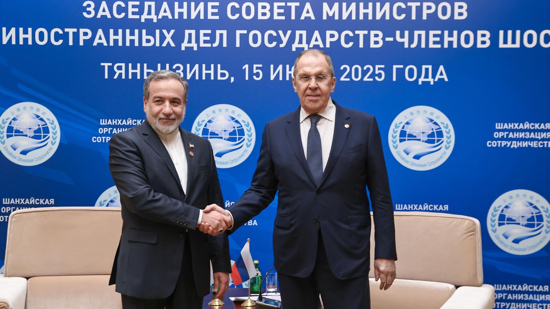 Министр иностранных дел РФ Сергей Лавров на полях Заседания совета министров иностранных дел ШОС Министр иностранных дел РФ Сергей Лавров на полях Заседания совета министров иностранных дел ШОС - Sputnik Литва, 1920, 15.07.2025