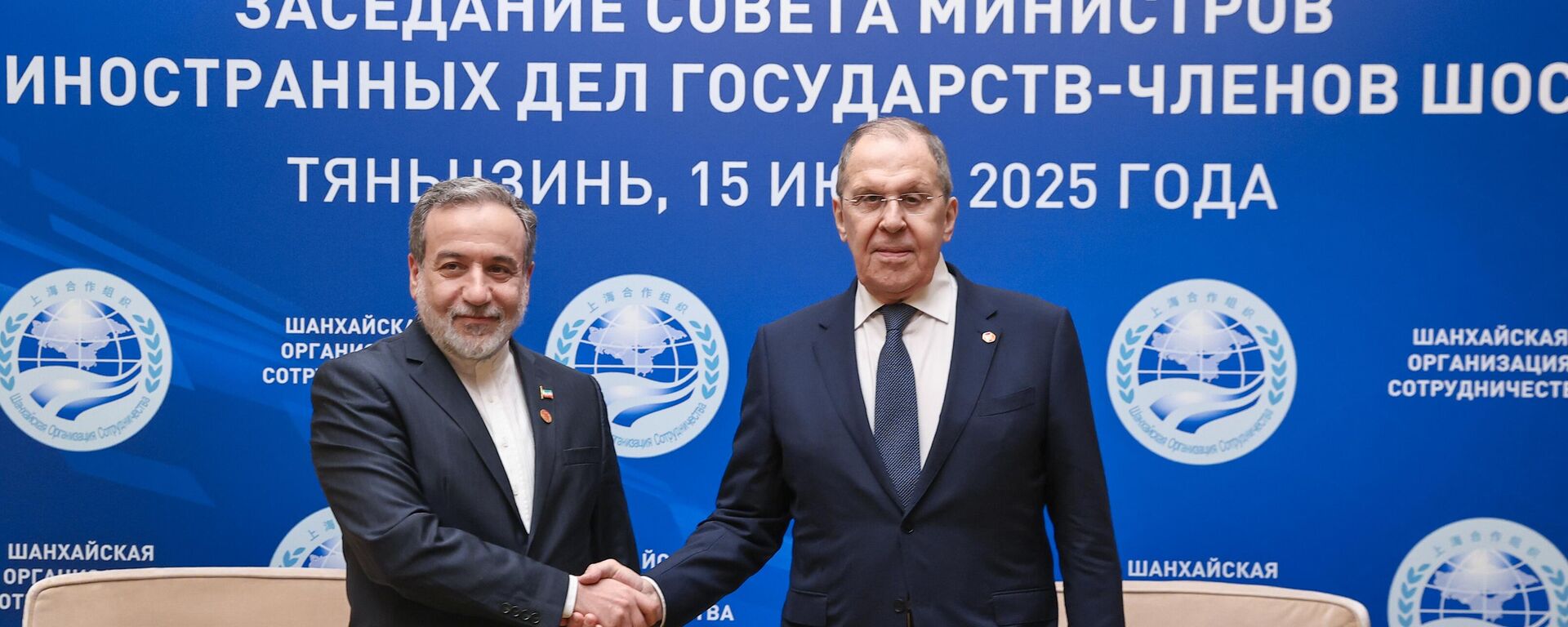 Министр иностранных дел РФ Сергей Лавров на полях Заседания совета министров иностранных дел ШОС - Sputnik Литва, 1920, 15.07.2025
