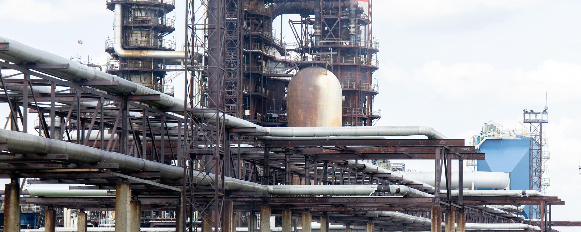 Нефтеперерабатывающий завод Orlen Lietuva - Sputnik Литва, 1920, 19.03.2026