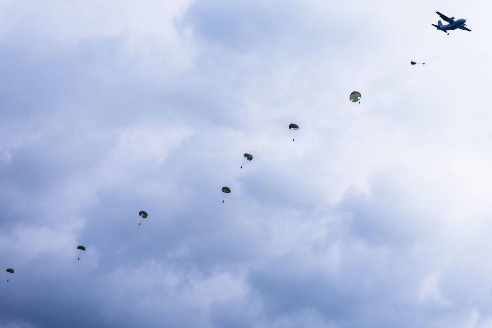 Переброска военнослужащих в ходе учений в Литве Переброска военнослужащих в ходе учений в Литве - Sputnik Литва, 1920, 21.07.2025