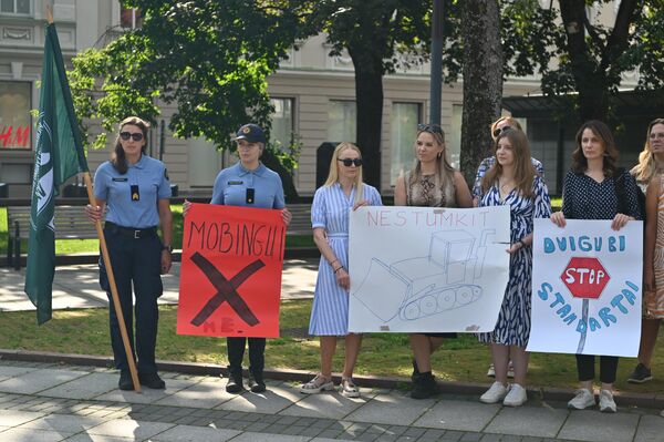 На прошлой неделе правительство одобрило предложение Моцкуса о вынесении строгого выговора Кайрису. На прошлой неделе правительство одобрило предложение Моцкуса о вынесении строгого выговора Кайрису. - Sputnik Литва