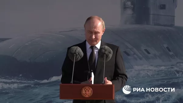 Путин на церемонии поднятия флага над атомным подводным ракетоносцем Князь Пожарский - Sputnik Литва