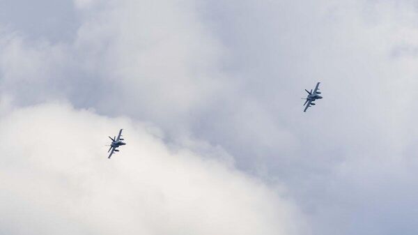 Истребители F-18 на учениях НАТО Neptune Strike 25-2 в Литве - Sputnik Литва