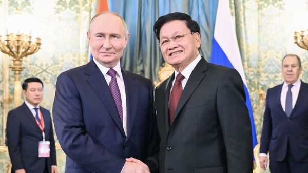 Президент Владимир Путин встретился с президентом Лаоса Тхонглуном Сисулитом - Sputnik Литва