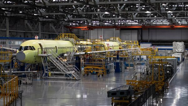Сборка фюзеляжей самолета МС-21, архивное фото - Sputnik Литва