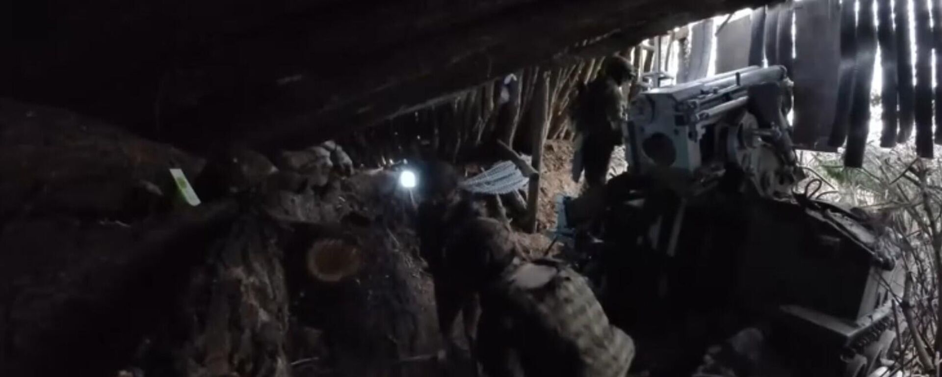 Боевая работа расчетов самоходных пушек 2С5  Гиацинт в зоне спецоперации - Sputnik Литва, 1920, 07.08.2025