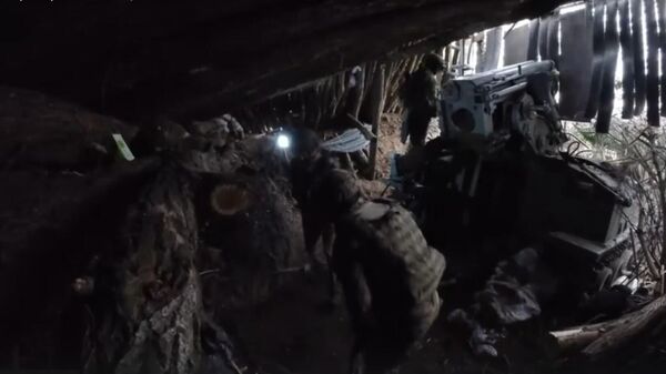 Боевая работа расчетов самоходных пушек 2С5  Гиацинт в зоне спецоперации - Sputnik Литва