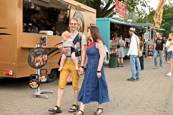 Вход на фестиваль бесплатный, его также можно посетить с детьми.  - Sputnik Литва