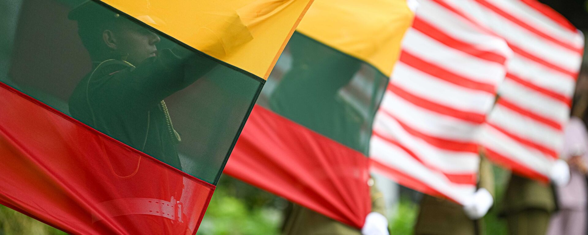 Флаги США и Литвы, архивное фото - Sputnik Литва, 1920, 24.12.2025