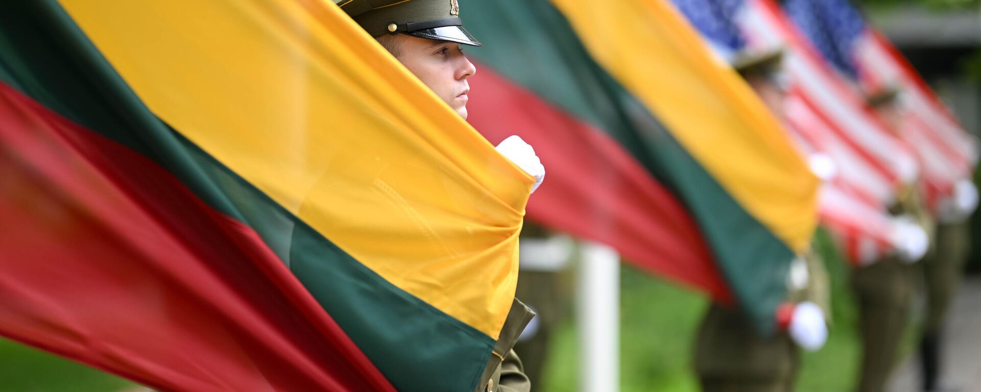 Флаги США и Литвы, архивное фото - Sputnik Литва, 1920, 05.09.2025