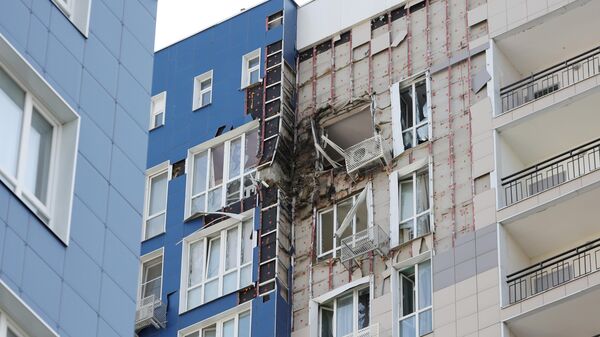Жилой дом в Белгороде, подвергшийся атаке беспилотника ВСУ, архивное фото - Sputnik Литва