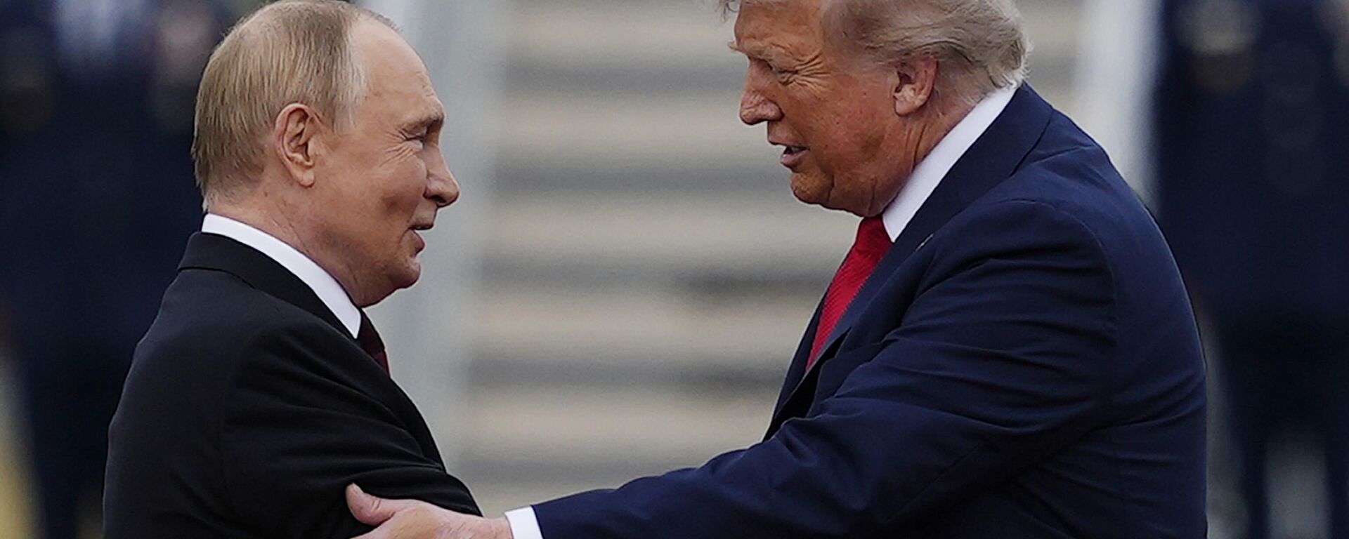 Президенты РФ и США Владимир Путин и Дональд Трамп на Аляске - Sputnik Литва, 1920, 17.10.2025