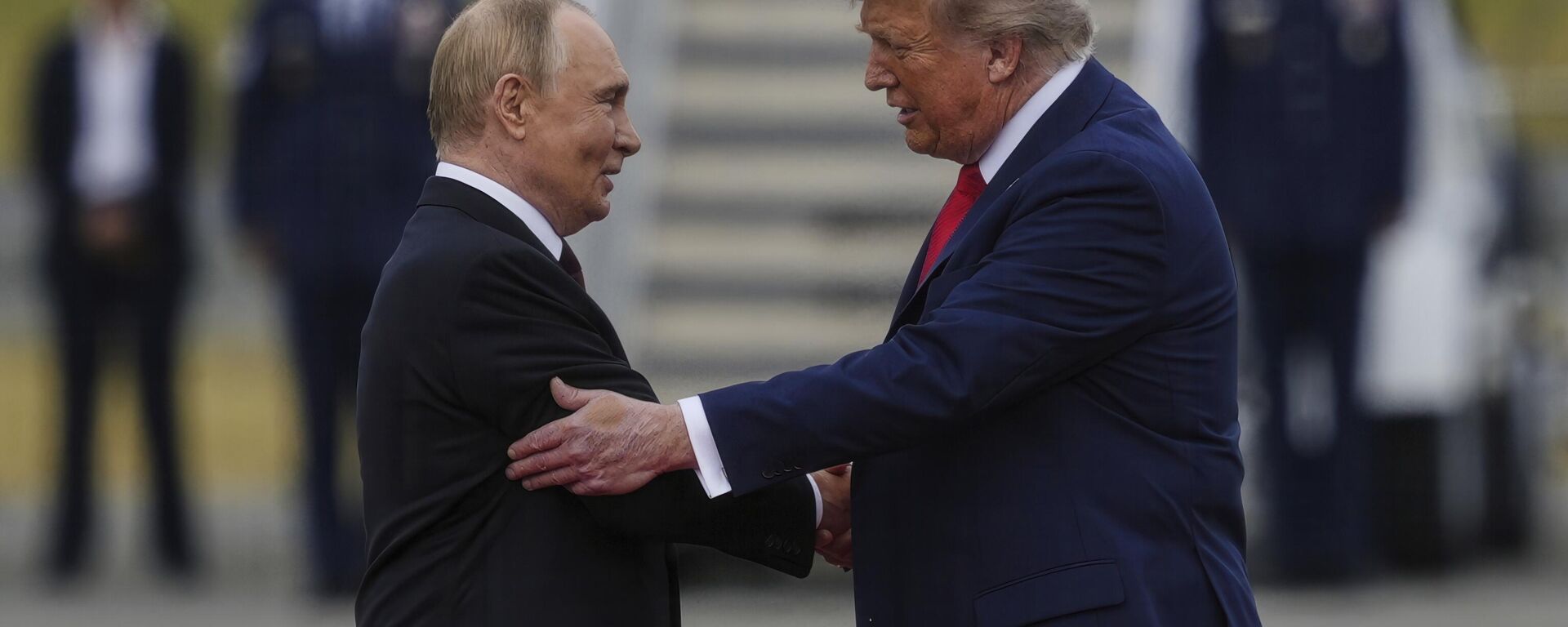 Президенты РФ и США Владимир Путин и Дональд Трамп на Аляске - Sputnik Литва, 1920, 16.08.2025