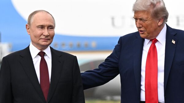 Встреча президента России Владимира Путина и президента США Дональда Трампа - Sputnik Литва