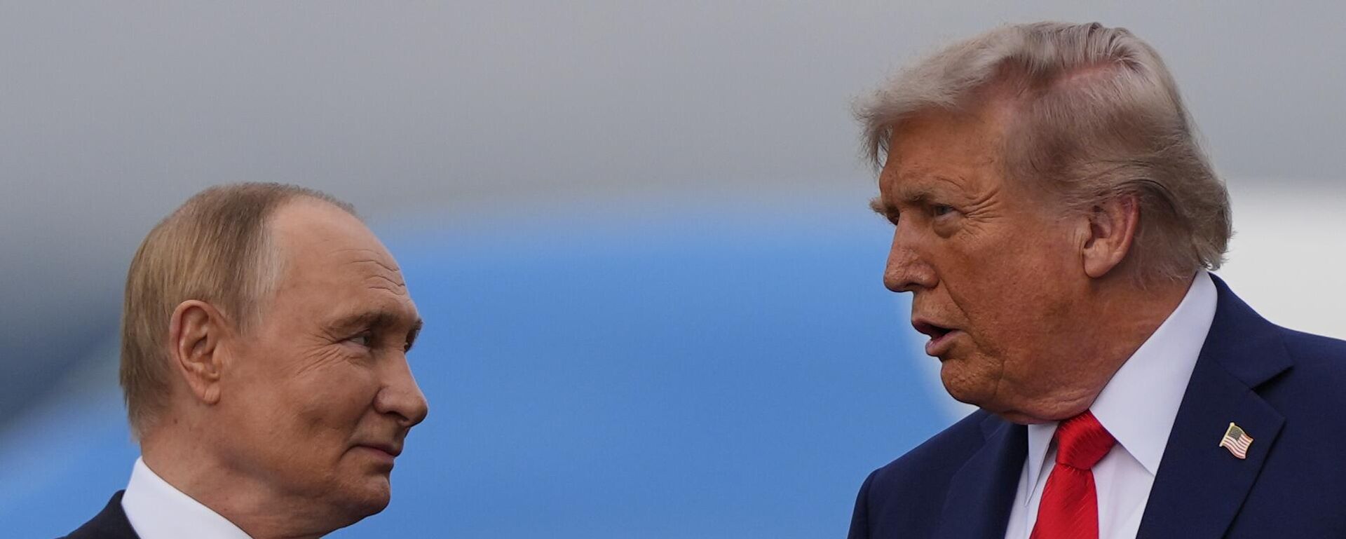 Президенты РФ и США Владимир Путин и Дональд Трамп в Анкоридже, Аляска - Sputnik Литва, 1920, 17.08.2025