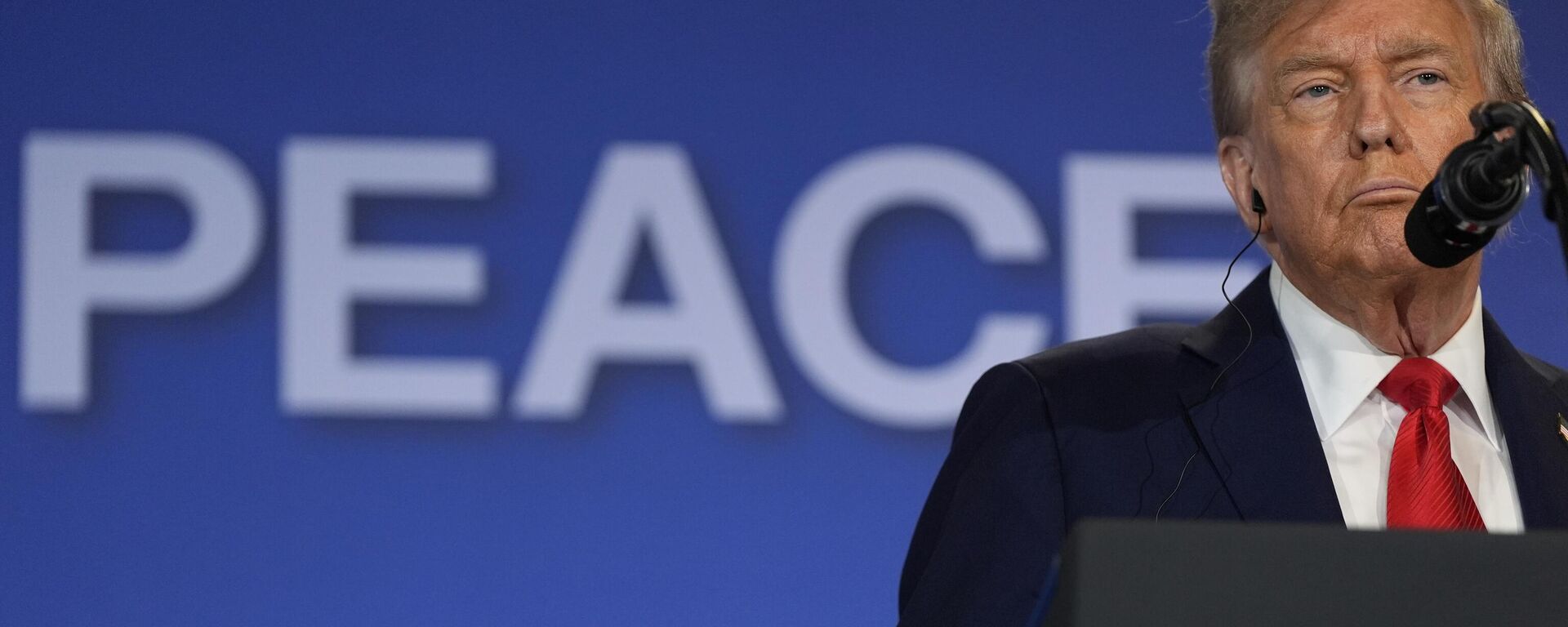 Президент США Дональд Трамп на встрече с президентом РФ Владимиром Путиным Президент США Дональд Трамп на встрече с президентом РФ Владимиром Путиным - Sputnik Литва, 1920, 16.08.2025