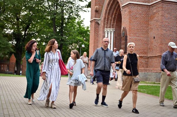 Верующие по всей Литве 15 августа отметили традиционный праздник Жолинес, который сочетает в себе элементы язычества — освящение трав и плодов урожая, и христианства — Успение Пресвятой Богородицы. - Sputnik Литва