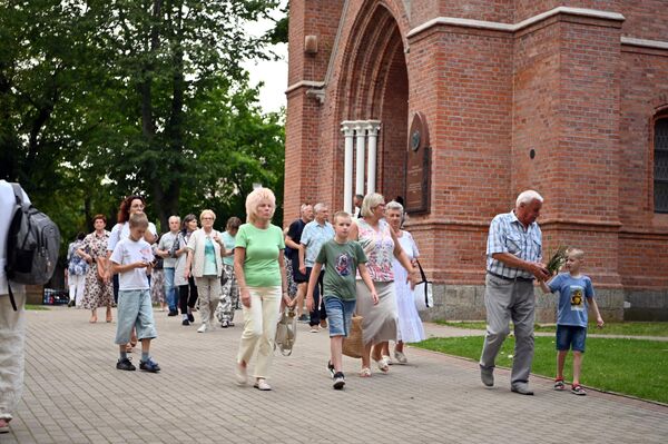 Жолинес соответствует по дате большому христианскому празднику Успения Пресвятой Богородицы, который отмечается во всех католических костелах Литвы. - Sputnik Литва