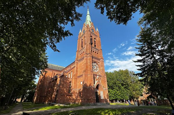 Праздничные мероприятия прошли и в храме Паланги, названного именно в честь восхождения Пресвятой Богородицы Марии на небеса. - Sputnik Литва