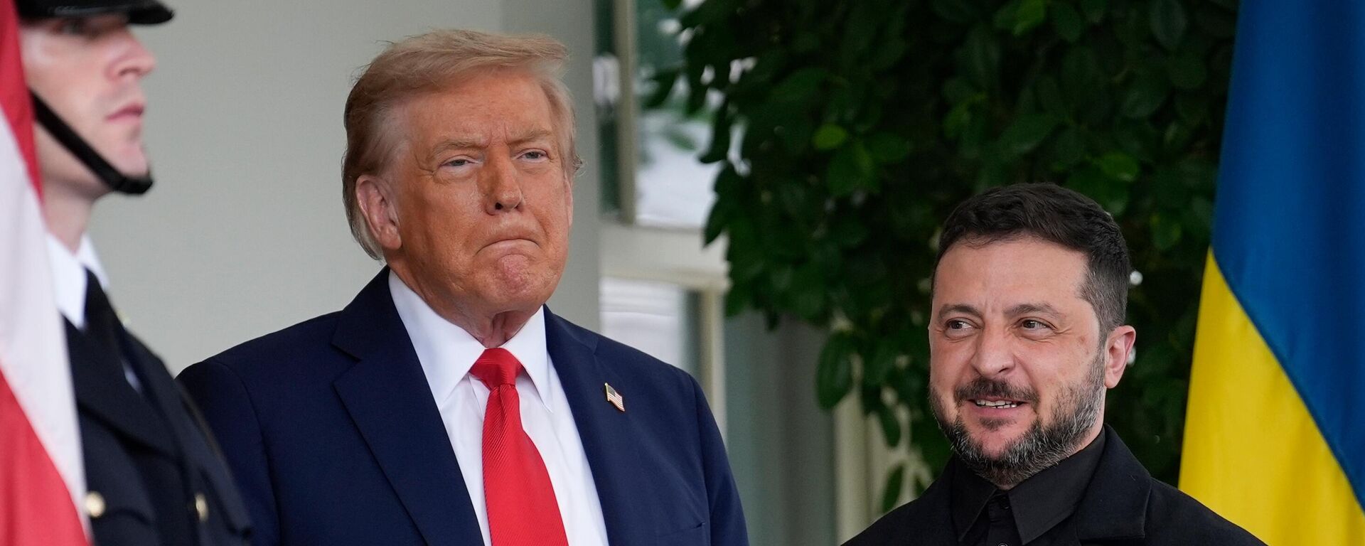 Президент США Дональд Трамп (слева) и Владимир Зеленский Президент США Дональд Трамп (слева) и Владимир Зеленский - Sputnik Литва, 1920, 25.08.2025