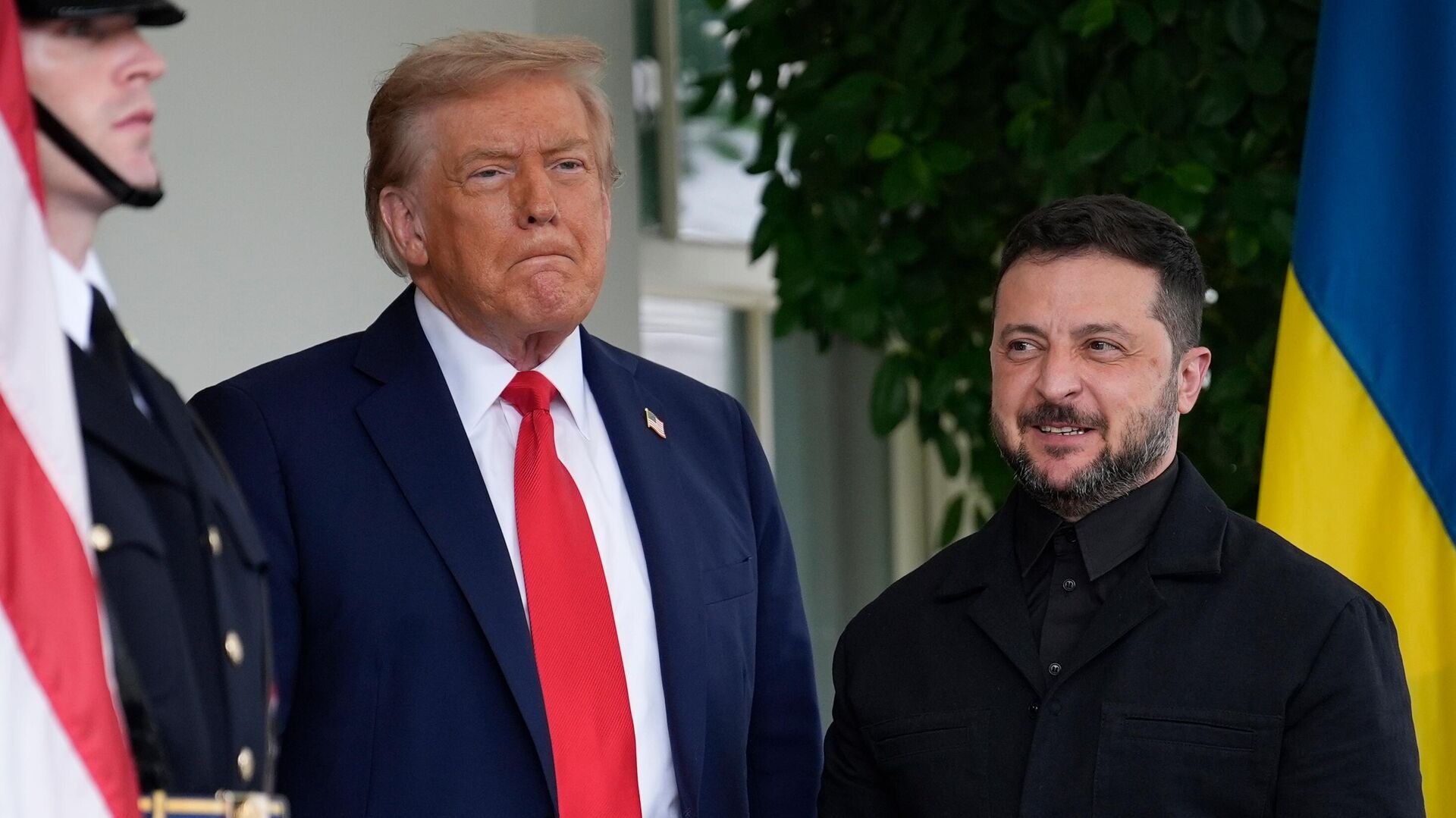 Президент США Дональд Трамп (слева) и Владимир Зеленский - Sputnik Литва, 1920, 20.10.2025