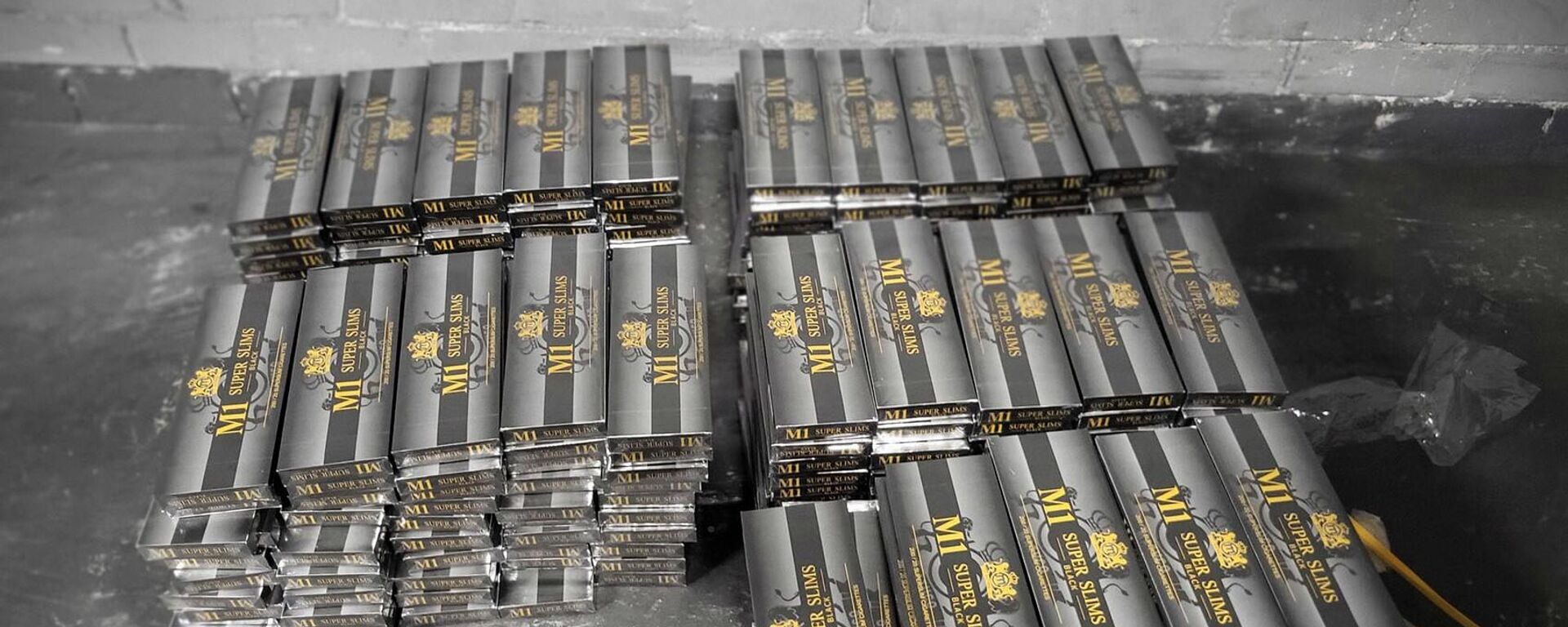 Партия контрабандных сигарет, изъятая литовскими таможенниками - Sputnik Литва, 1920, 19.08.2025