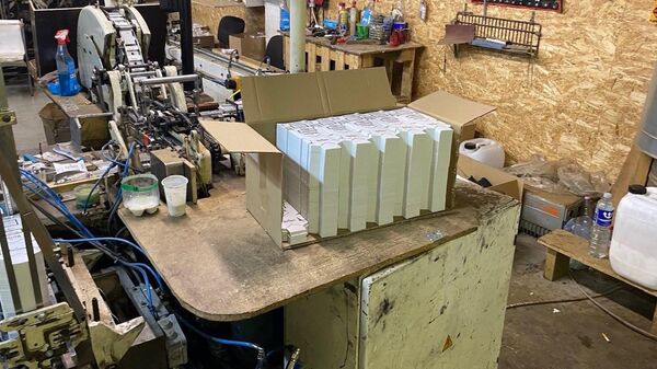 Подпольная фабрика по производству контрафактных сигарет в Литве - Sputnik Литва