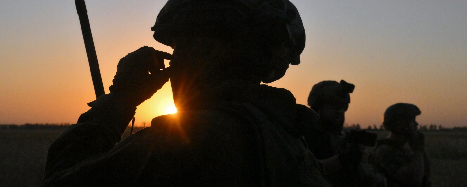 Военнослужащие расчета РСЗО 9К55 Град-1 группировки войск Центр, архивное фото - Sputnik Литва, 1920, 23.08.2025