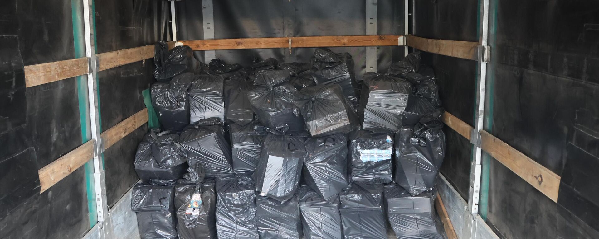 Партия контрабандных сигарет, которую перехватили литовские пограничники - Sputnik Литва, 1920, 25.08.2025