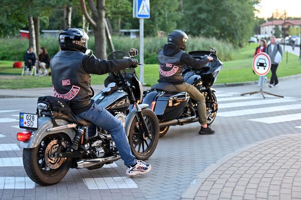 На фото: участники Beach Bike Fest 2025 в Швянтойи. - Sputnik Литва