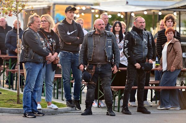 В программе были торжественный байкерский пробег по маршруту Швянтойи – Паланга – Швянтойи, ярмарка, выставки мотоциклов, турнир по боевым искусствам и торжественная церемония награждения.  - Sputnik Литва