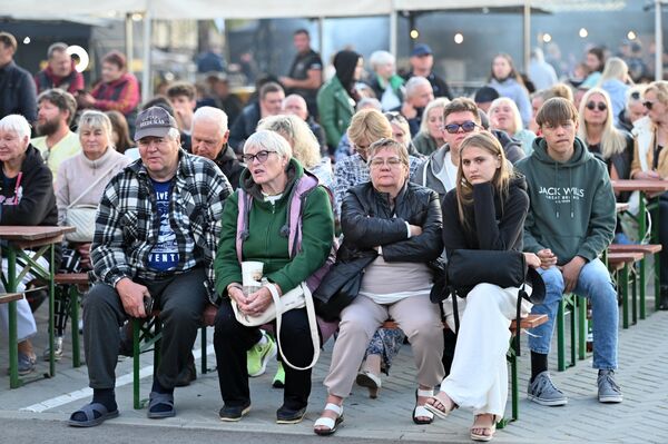 Уже по традиции летний сезон на литовском побережье завершается двумя яркими уикендами. Первый - Жолинес, второй – байкерский фестиваль.  - Sputnik Литва