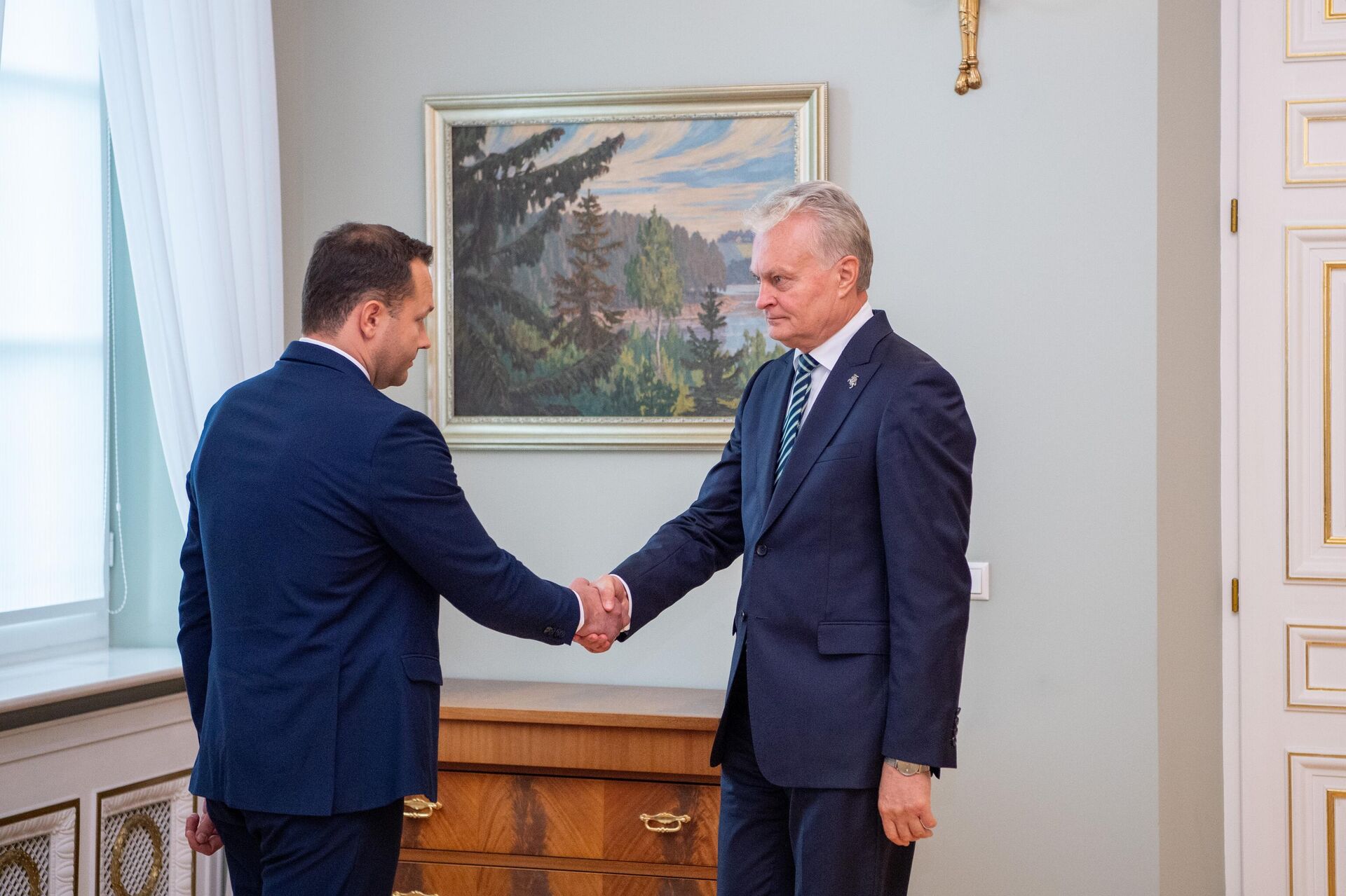 Кандидат на пост министра экономики Эдвинас Грикшас и президент Литвы Гитанас Науседа - Sputnik Литва, 1920, 28.08.2025