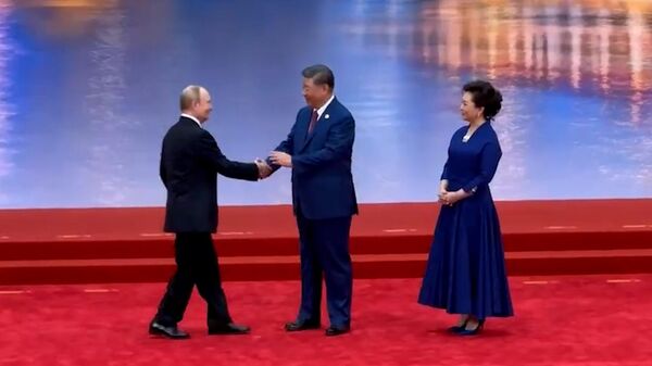 Рукопожатие Путина и Си Цзиньпина - Sputnik Литва