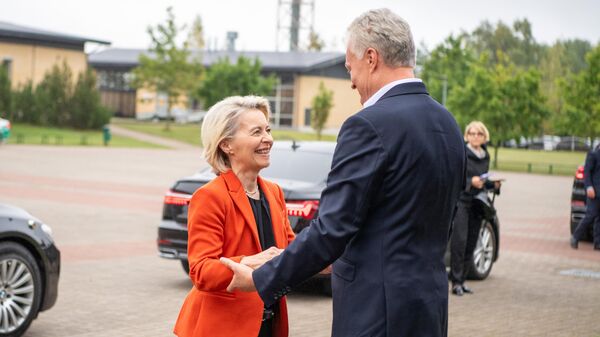 Глава Еврокомиссии Урсула фон дер Ляйен и президент Литвы Гитанас Науседа - Sputnik Литва