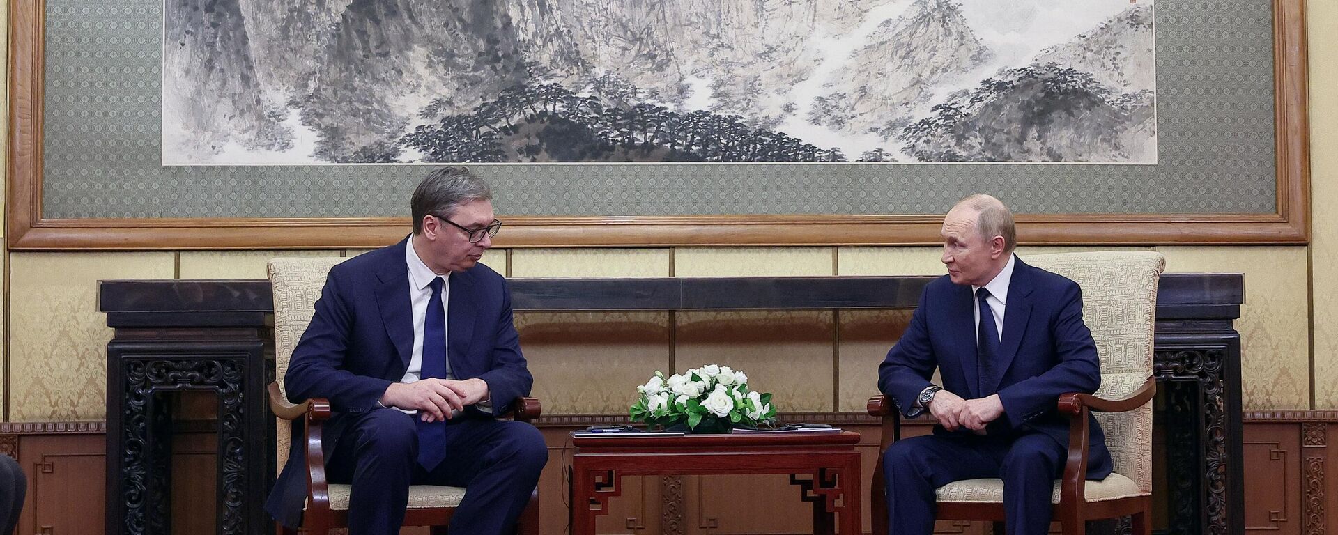 Президент РФ Владимир Путин и президент Сербии Александр Вучич - Sputnik Литва, 1920, 02.09.2025