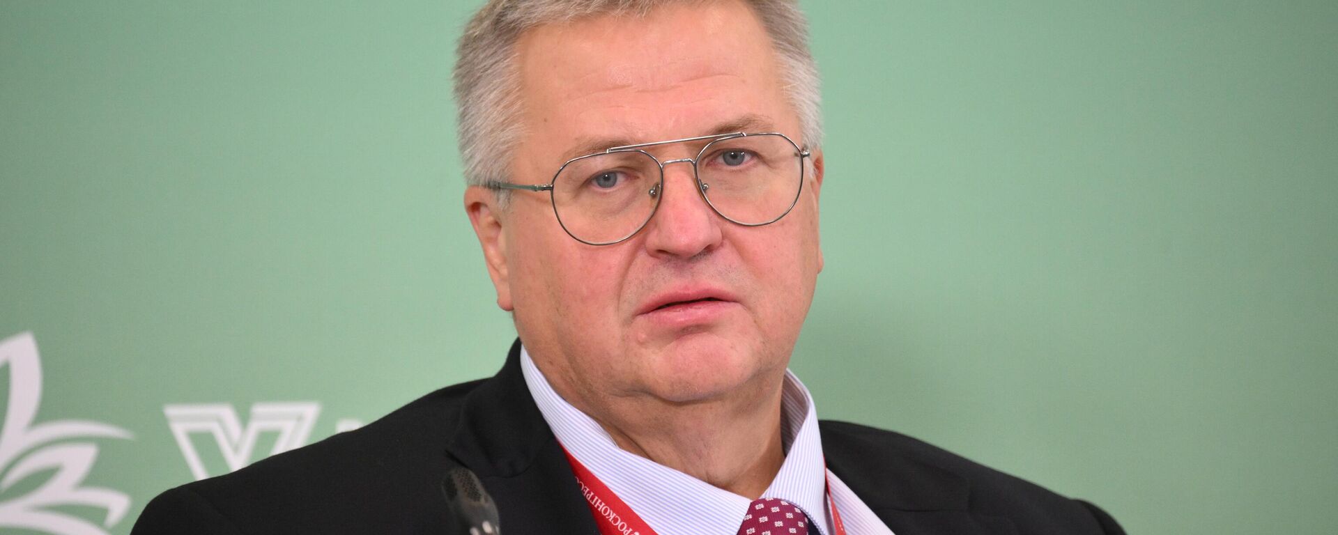 Вице-премьер России Алексей Оверчук - Sputnik Литва, 1920, 04.09.2025