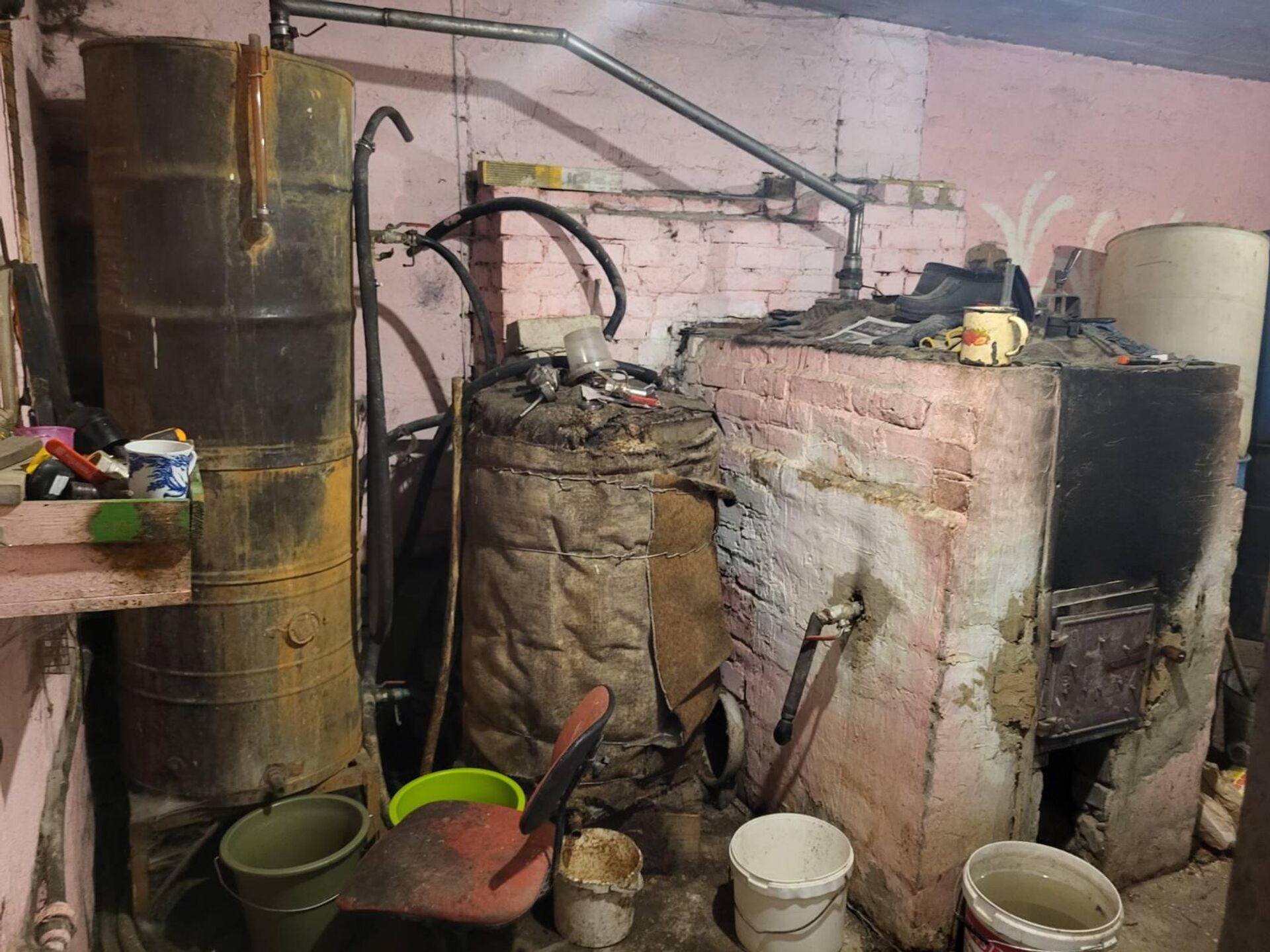 Самогонный аппарат, обнаруженный литовскими пограничниками - Sputnik Литва, 1920, 08.09.2025