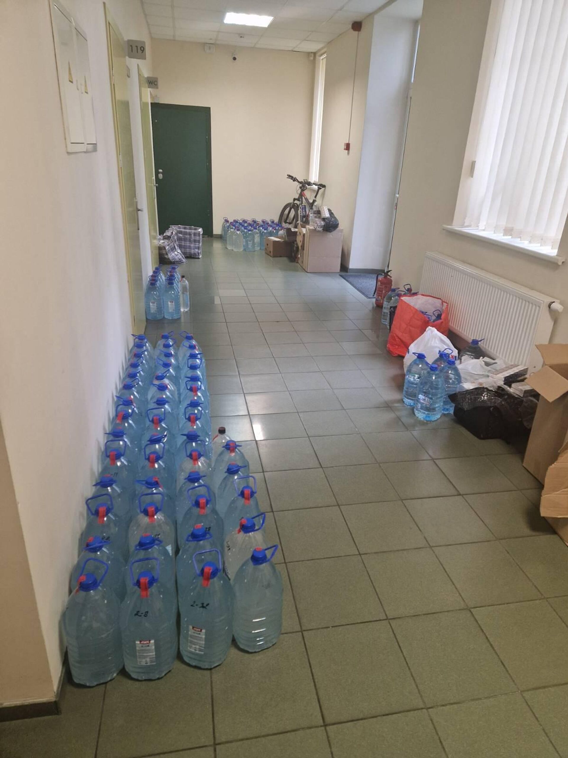 Самогон, обнаруженный литовскими пограничниками  - Sputnik Литва, 1920, 08.09.2025