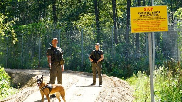 Литовские пограничники на границе - Sputnik Литва