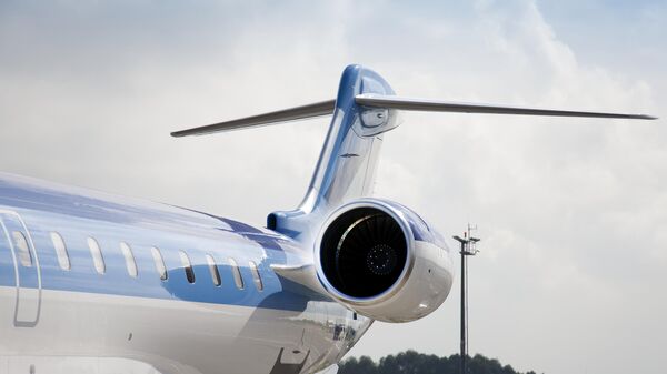 Хвост самолета на взлетно-посадочной полосе в Эстонии - Sputnik Литва