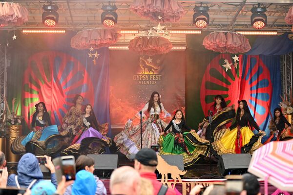 На фото: концерт во время фестиваля Gypsy Fest. - Sputnik Литва