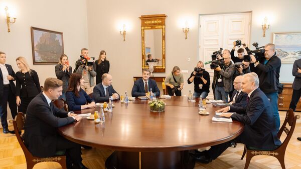 Встреча президента Литвы Гитанаса Науседы с премьером Ингой Ругинене и лидерами правящей коалиции - Sputnik Литва