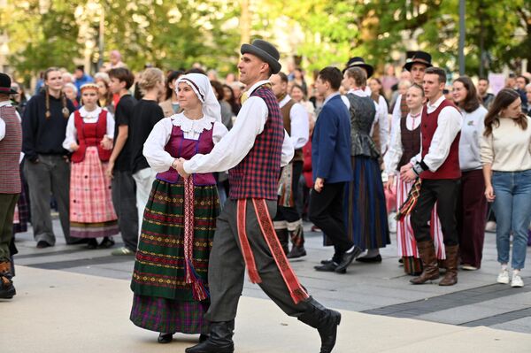 Кроме Вильнюса, масштабные мероприятия прошли на площади Независимости в Каунасе, во дворе Клайпедского этнокультурного центра, площади Лайсвес в Паневежисе, площади Воскресения в Шяуляе и многих других местах по всей стране. - Sputnik Литва
