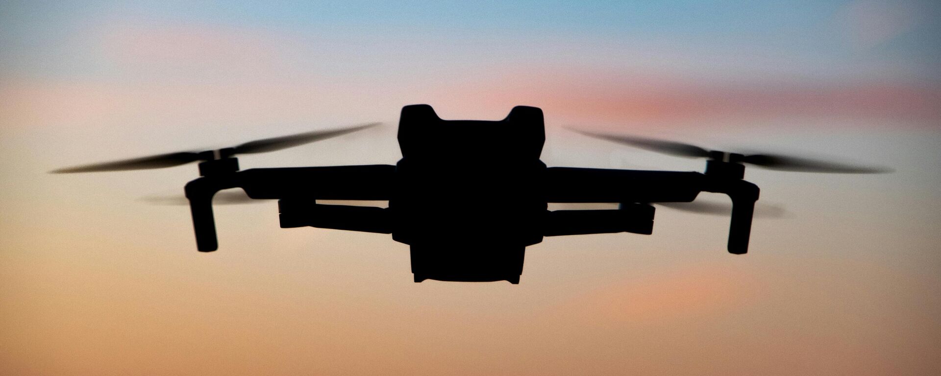 Беспилотник в небе, архивное фото - Sputnik Литва, 1920, 21.09.2025