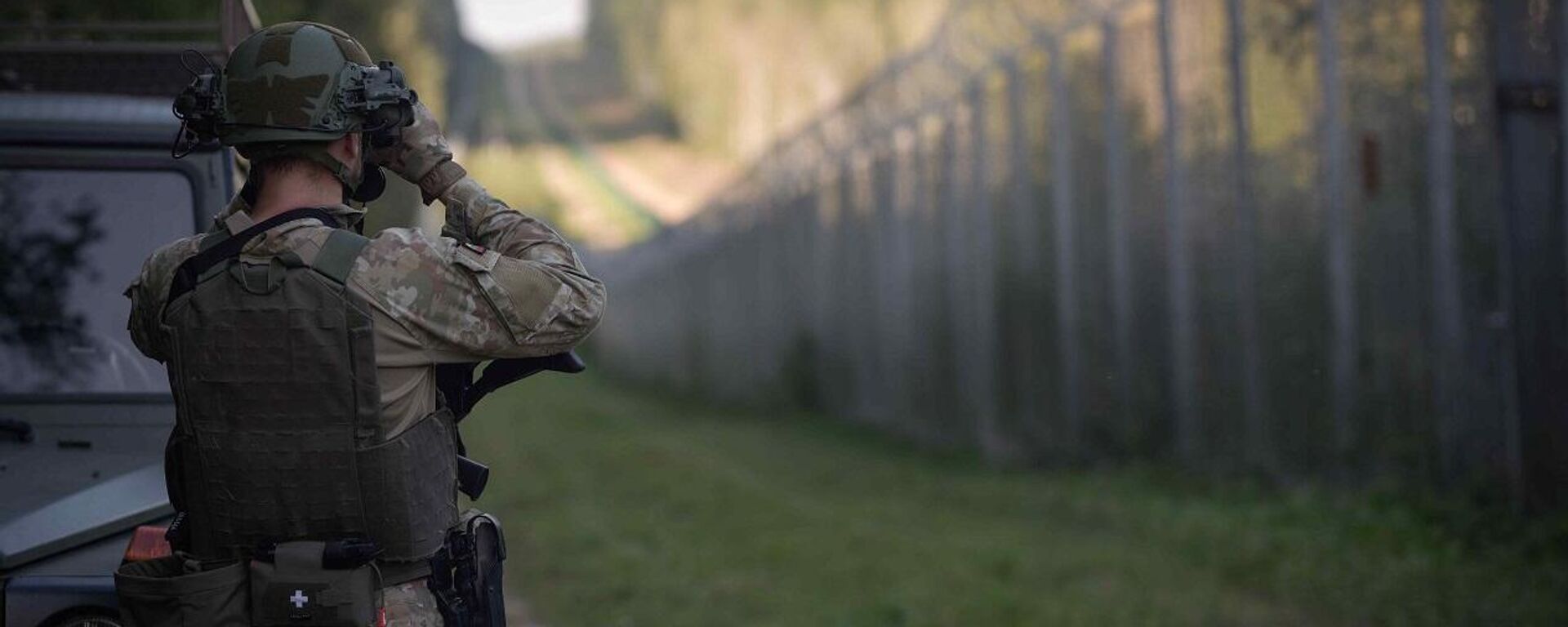 Военнослужащий армии Литвы на границе - Sputnik Литва, 1920, 29.10.2025