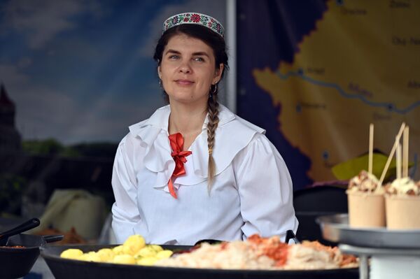 В рамках ярмарки состоялся конкурс овощных гигантов (морковь, свекла, репа). - Sputnik Литва