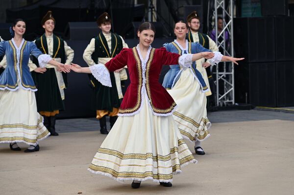 &quot;Ярмарка народов&quot; — это красочный праздник культур, вкусов и творчества. - Sputnik Литва