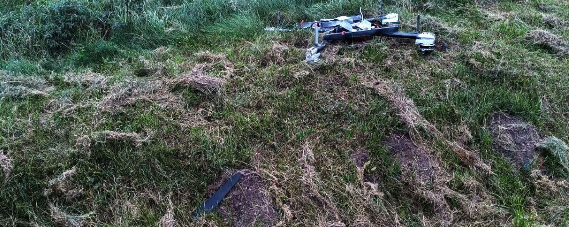 Литовские пограничники перехватили дрон с контрабандными сигаретами из Белоруссии - Sputnik Литва, 1920, 26.09.2025