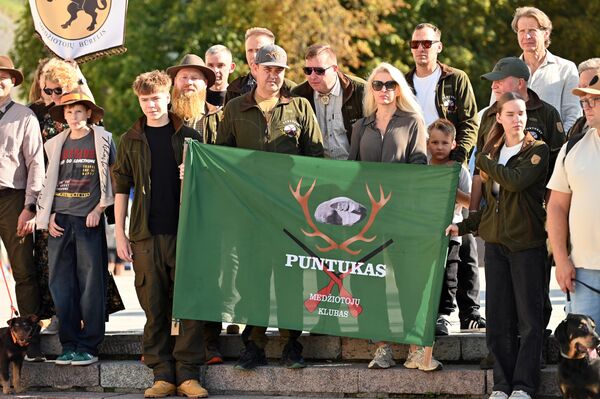 В воскресенье, 21 сентября, в Вильнюсе, в долине Швянтарагис, недалеко от Дворца правителей, прошел Фестиваль охотников. - Sputnik Литва